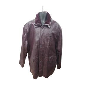 VELLA MENS BURGUNDY 3/4 LENGTH VEGAN LEATHER COAT WITH BURGUNDY FUR TRIM COLLAR.